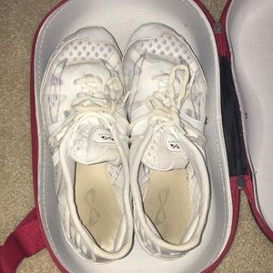 LIGHTLY USED NFINITY VENGENCE SIZE 8